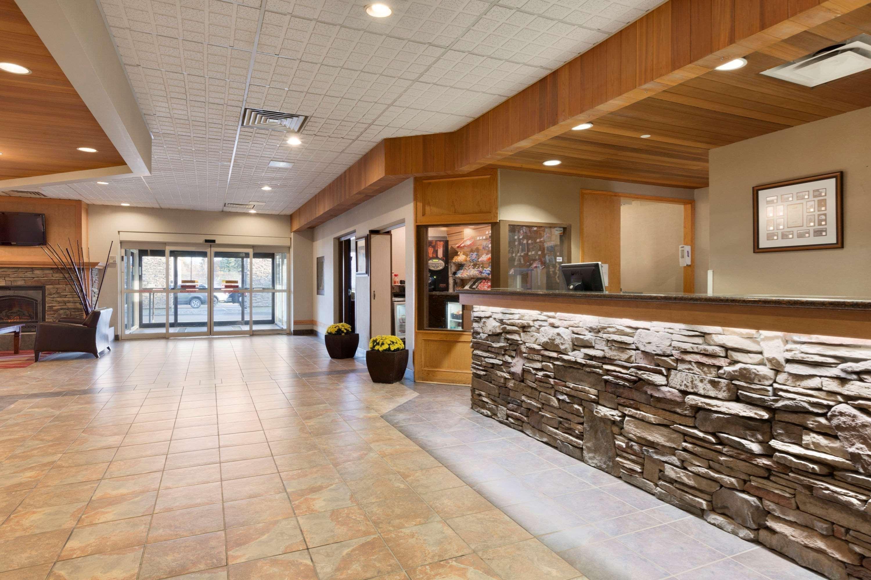 Border Inn & Suites Lloydminster Eksteriør billede